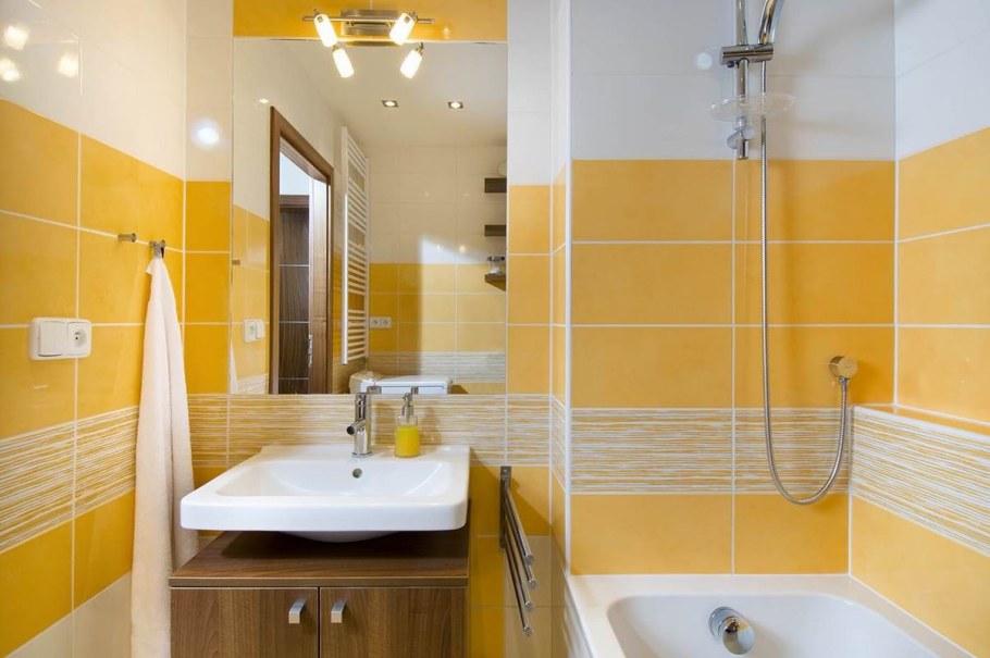 Интерьер ванной в желтом цвете