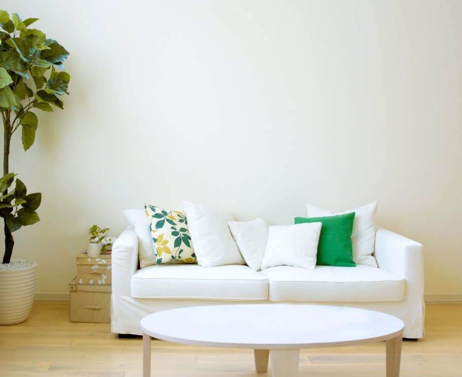 Однотонные стены в интерьере