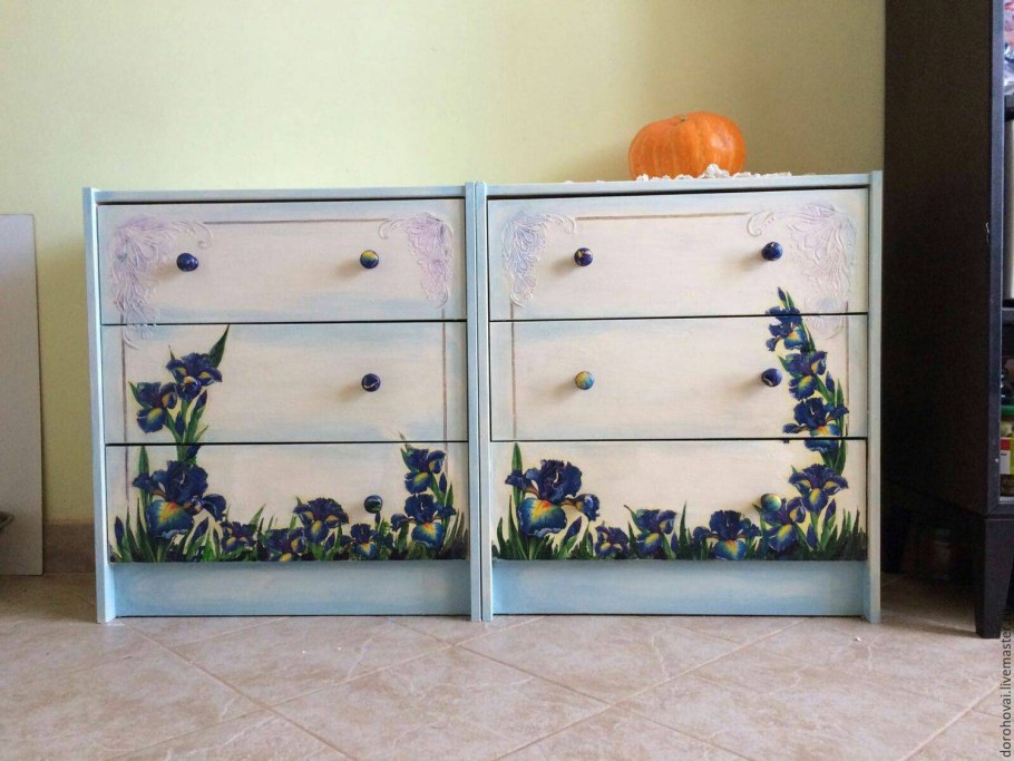 Декор на комоде