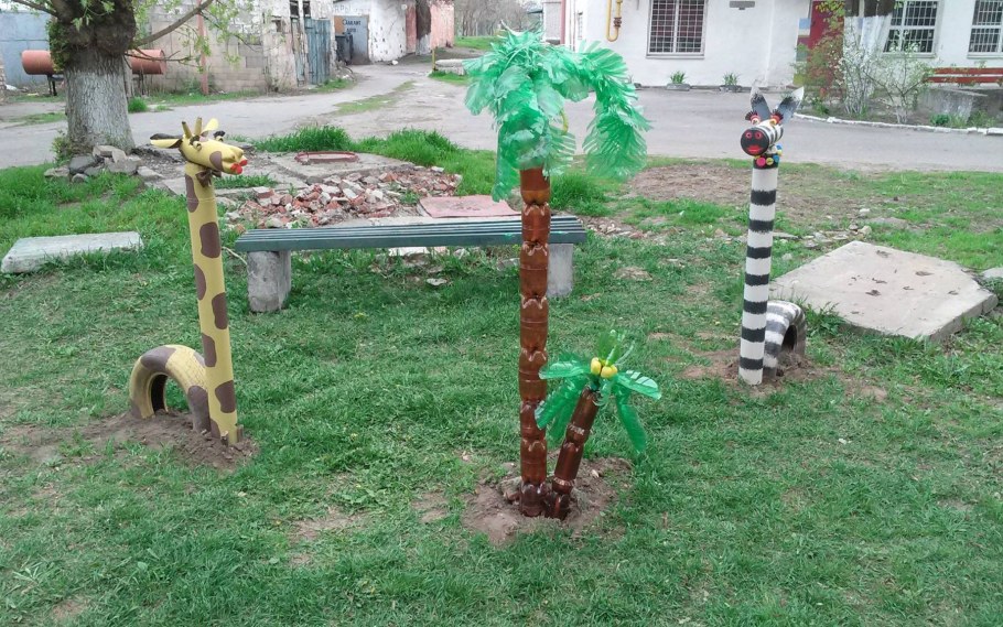 Пальма из бутылок