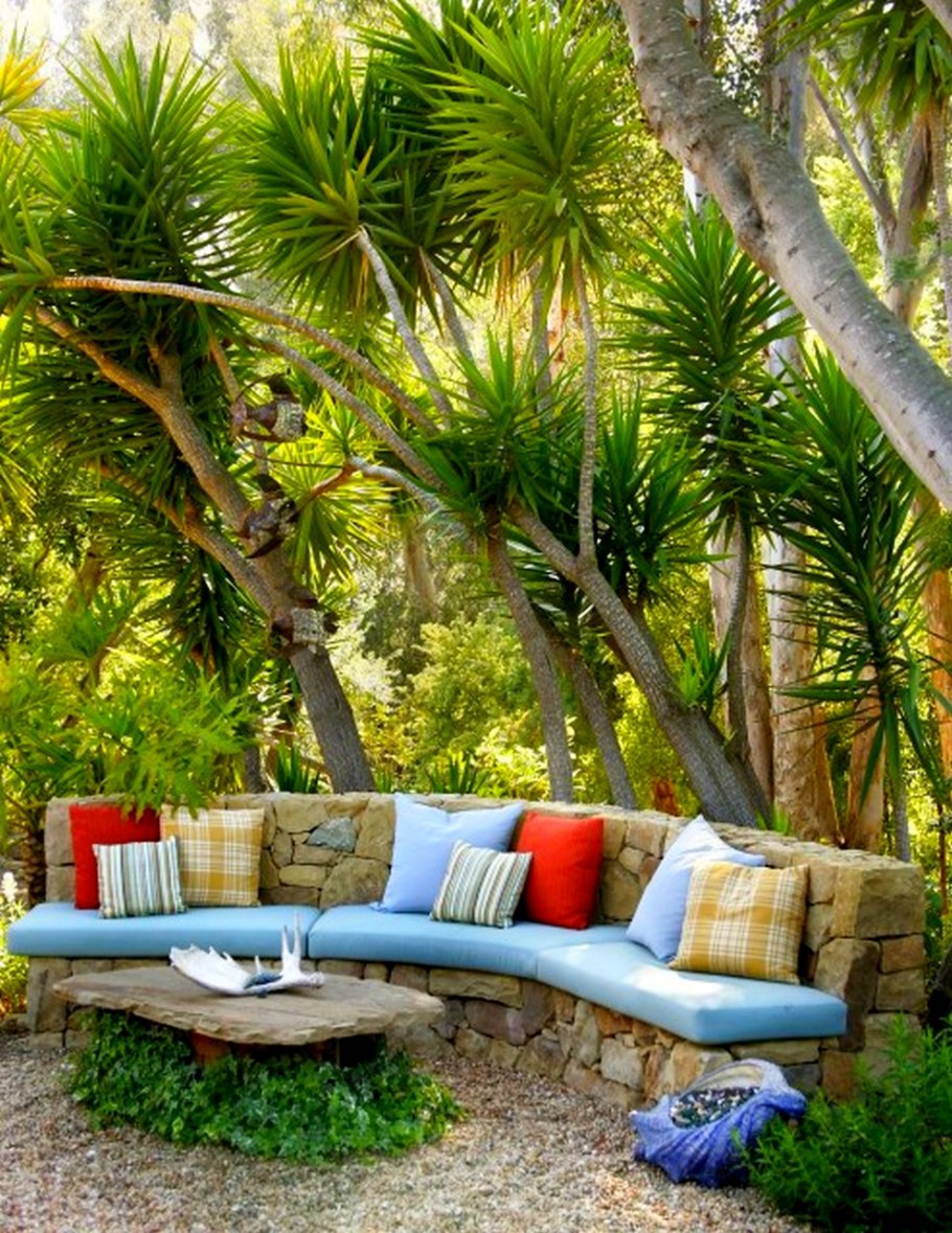 Место отдыха в саду