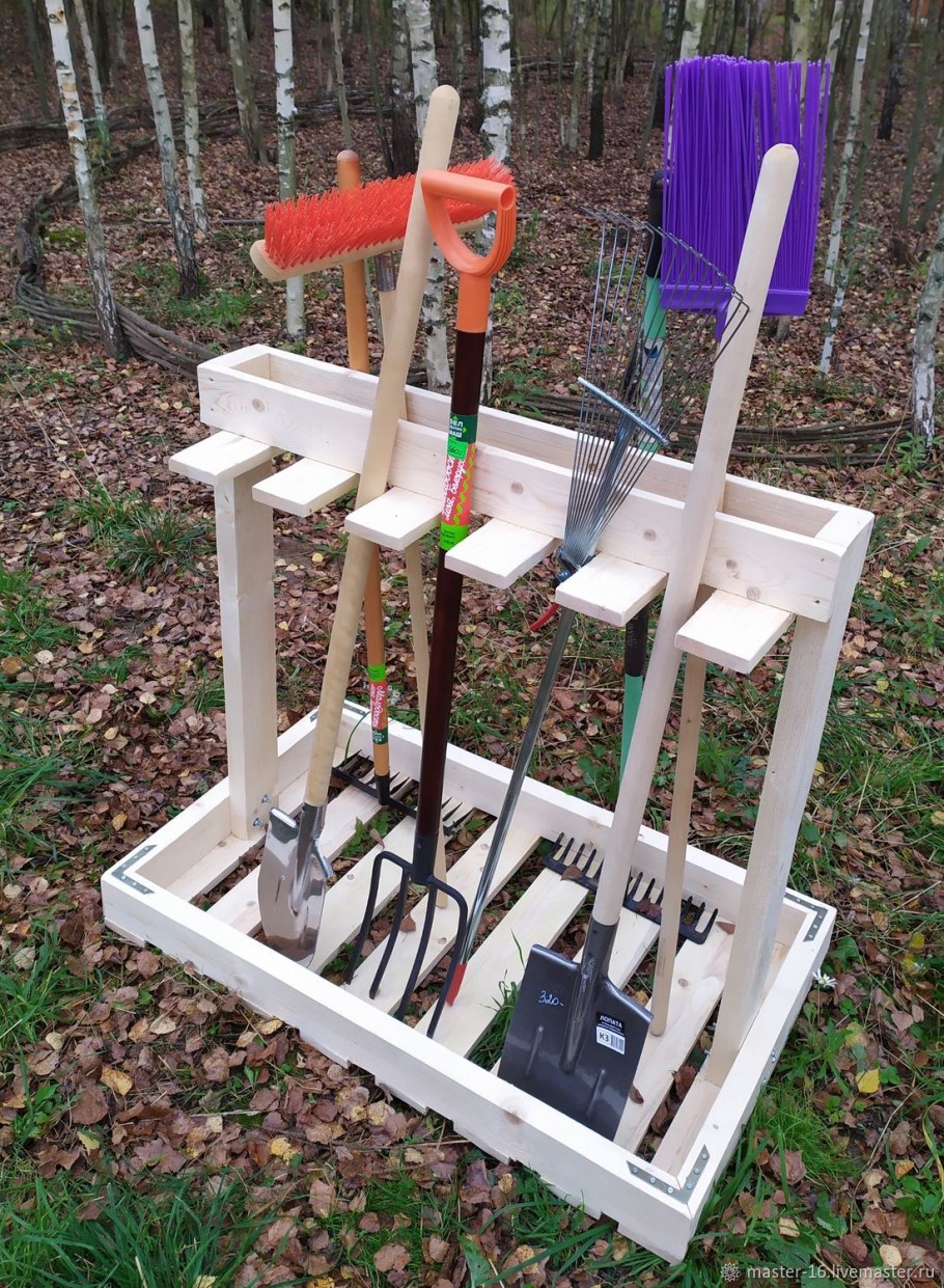 Подставка для садовых инструментов