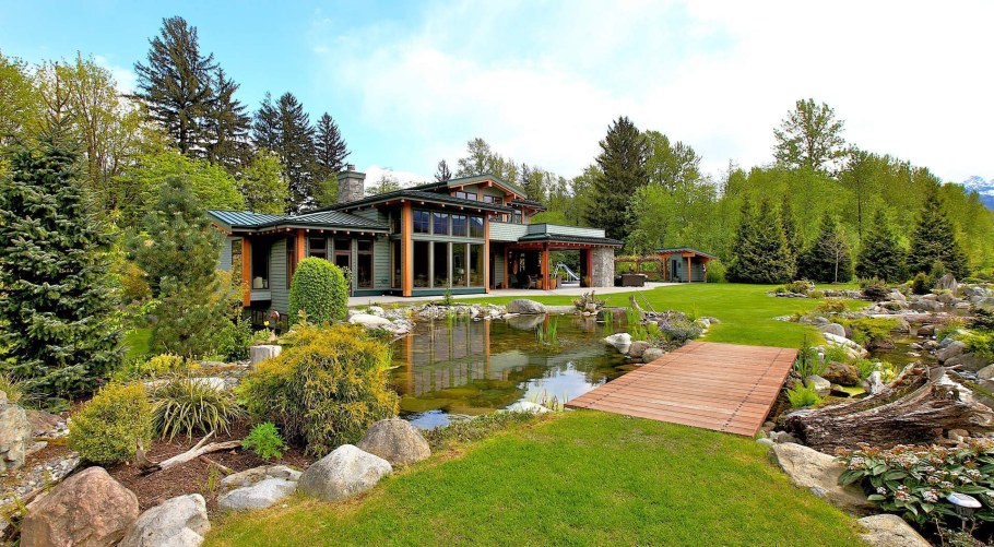 Маленький деревянный домик