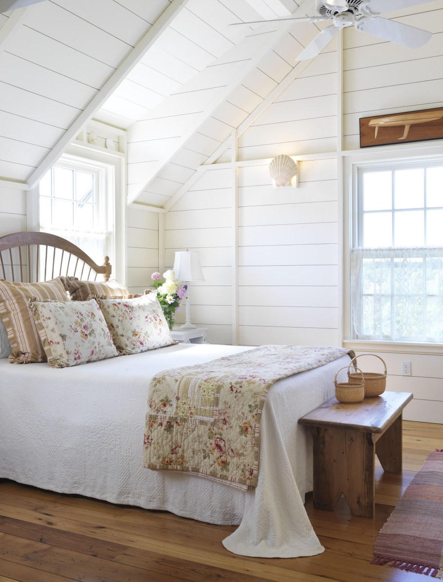 Спальня Прованс в деревянном доме