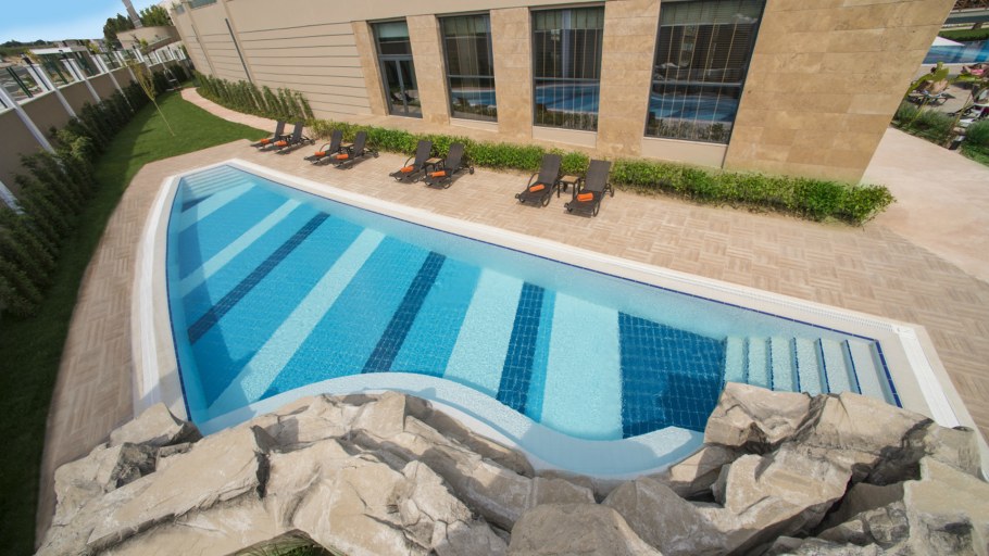 Швейцария зимой термальные бассейны