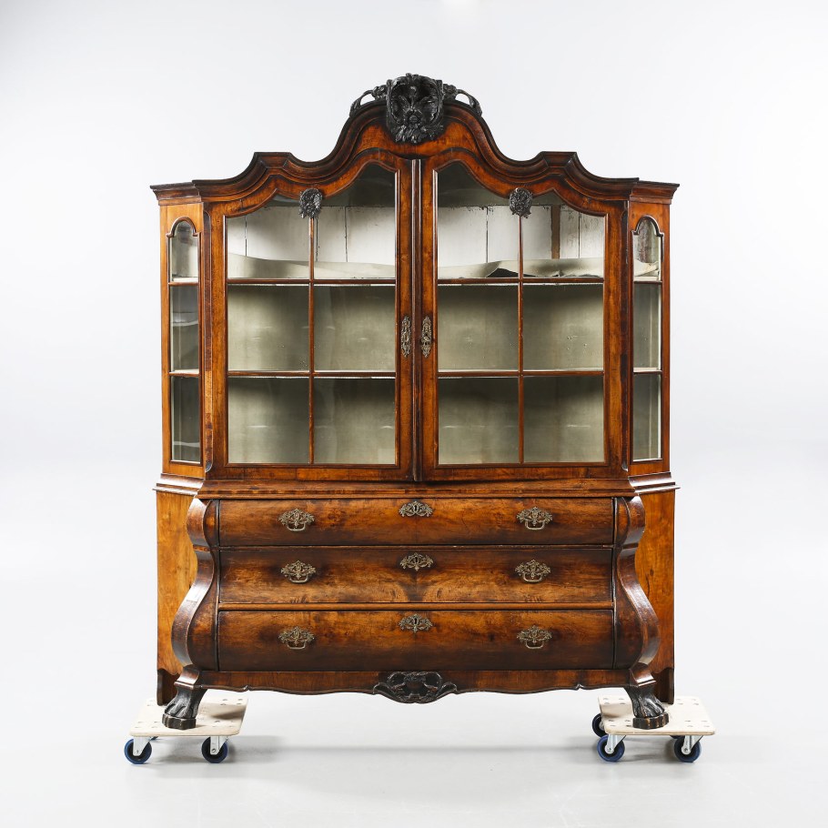 Старинный кабинетный шкаф