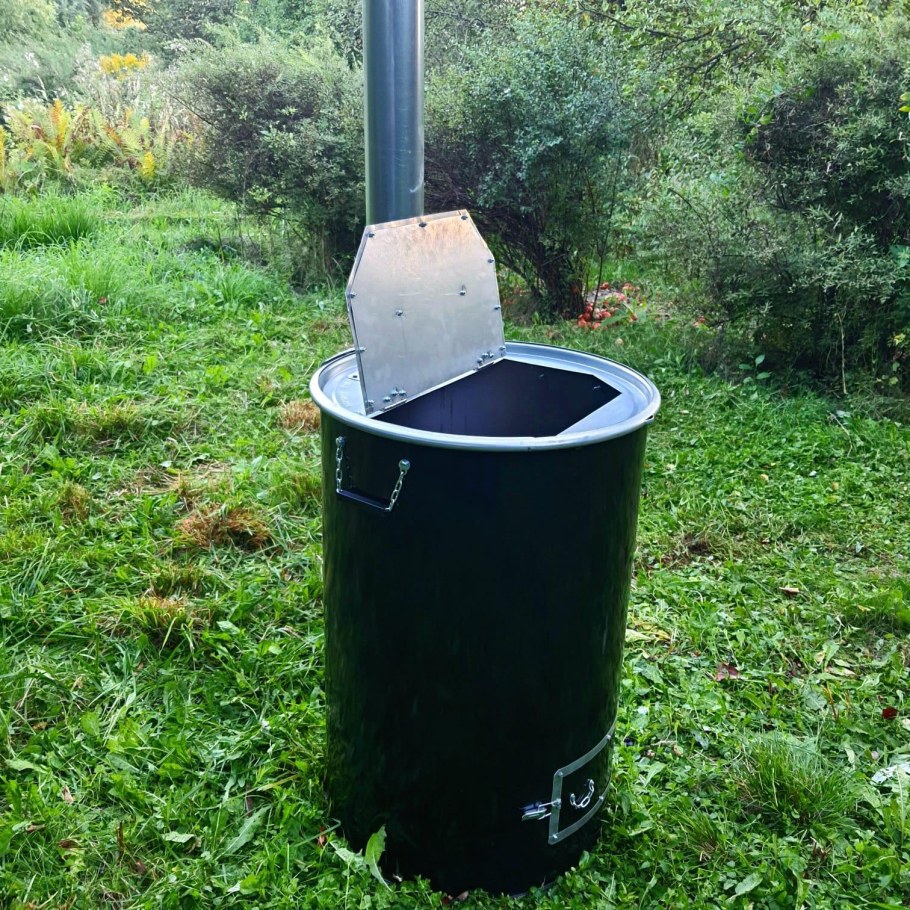 Пиролизная печь из бочки для сжигания мусора