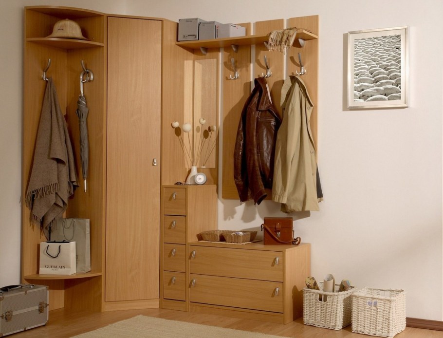 Шкаф в прихожую белый с деревом