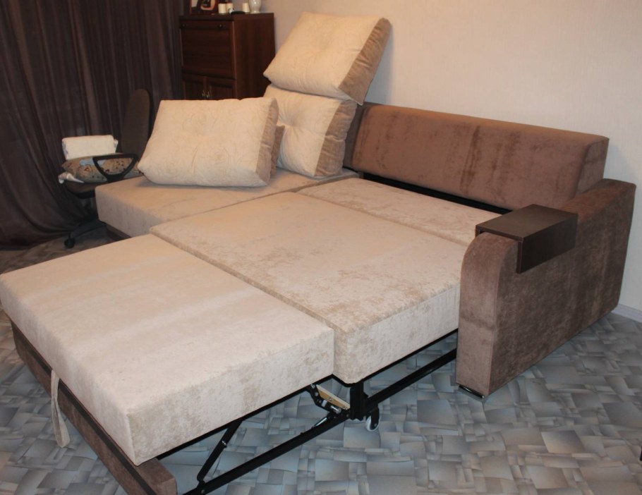 Угловые диваны с шагающим механизмом раскладывания