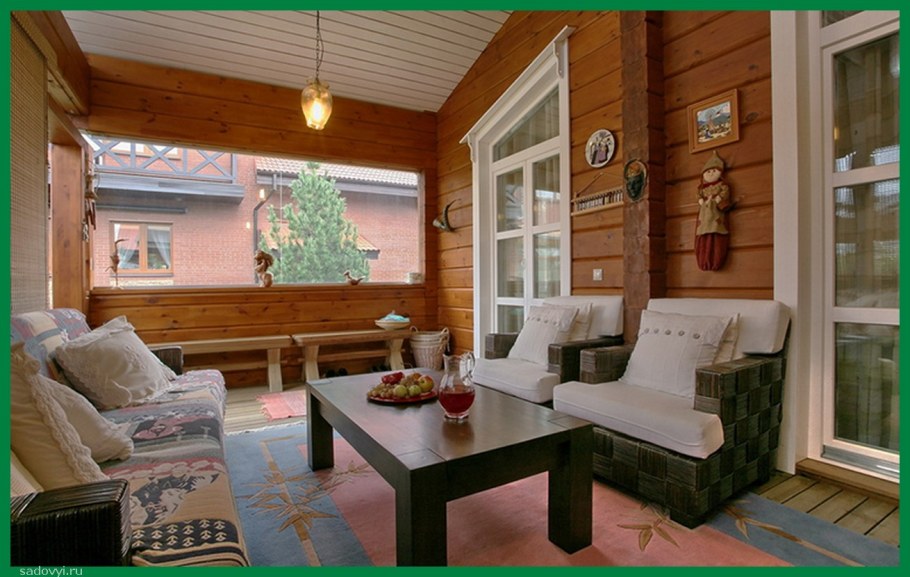Интерьер веранды в деревянном доме