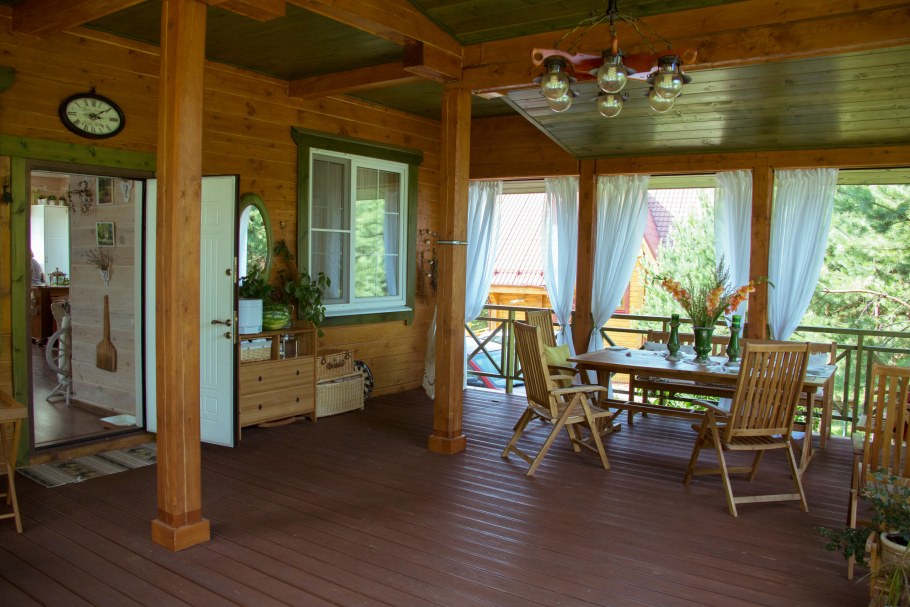 Внутренняя отделка террасы на даче