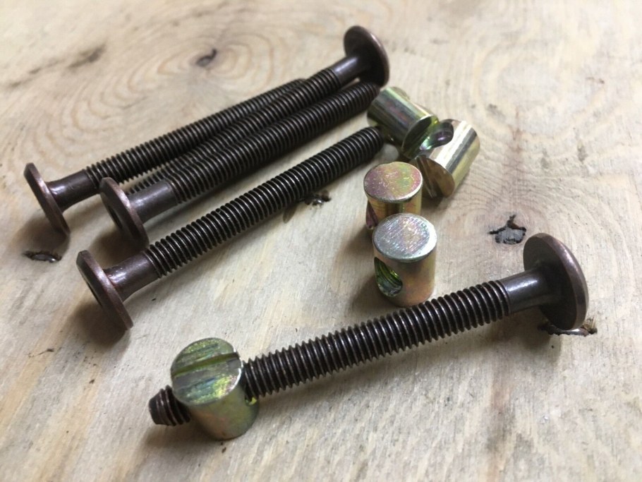 Соединительные болты для мебели