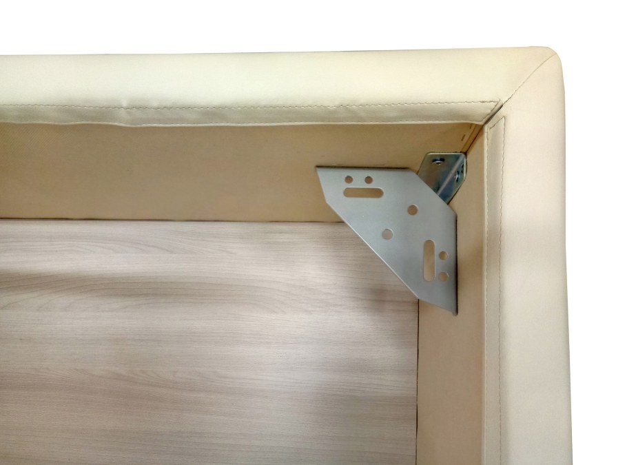 Уголки для кровати