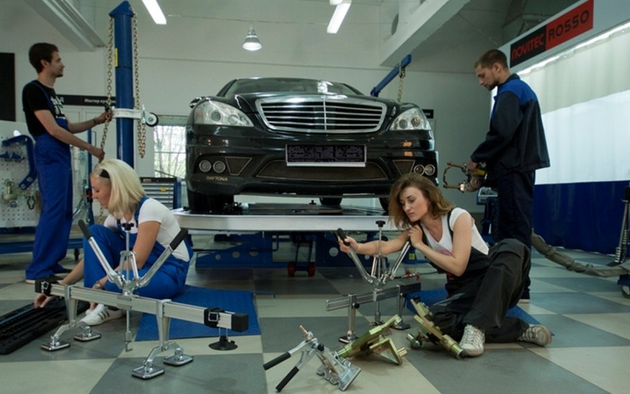 Автомобиль в автосервисе