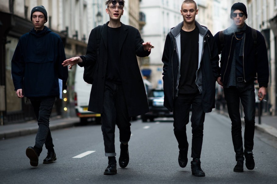 Коридор с обоями граффити