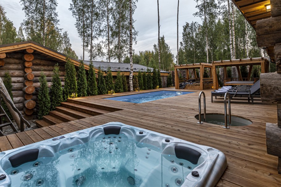 Бассейн под открытым небом