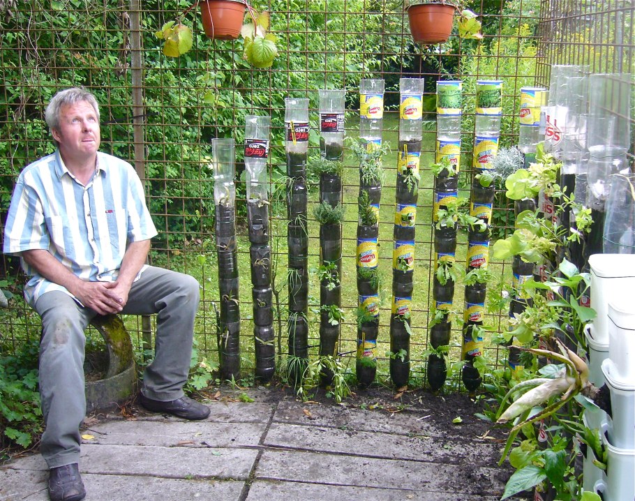 Теплица из бутылок стеклянных