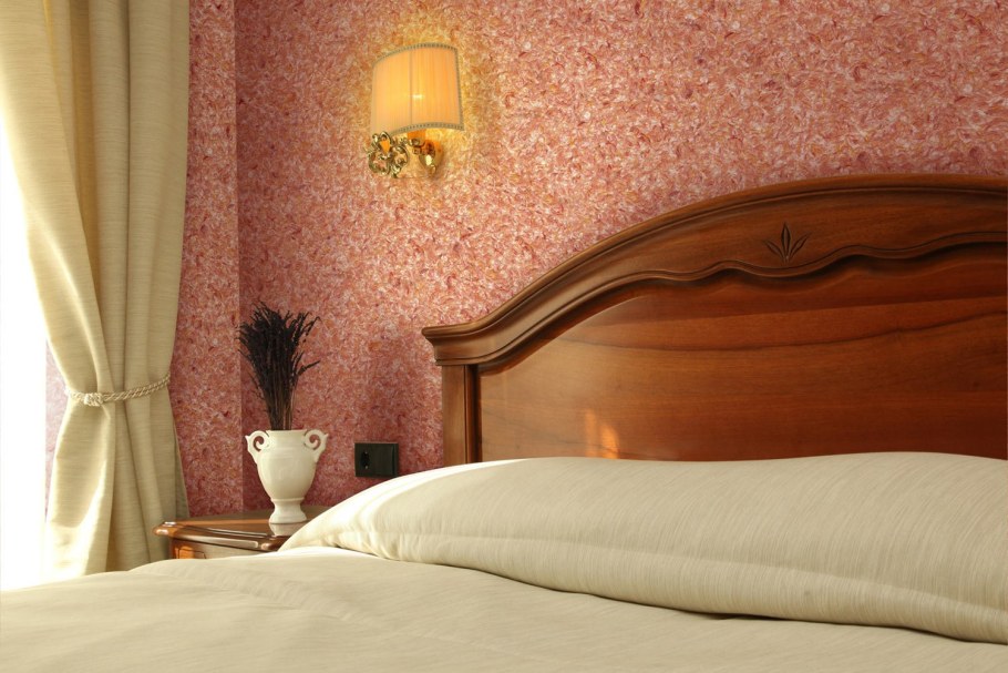 Спальня в фиолетовых тонах