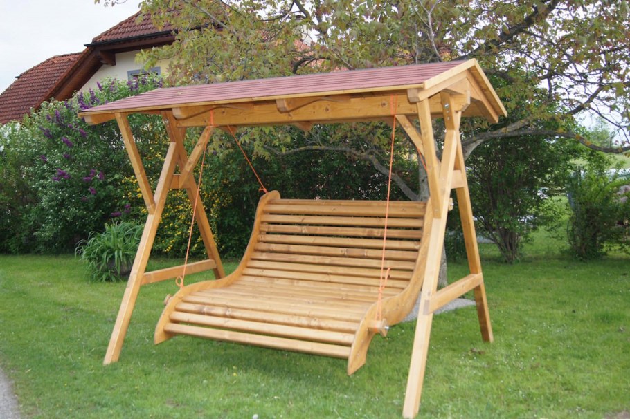 Качели деревянные