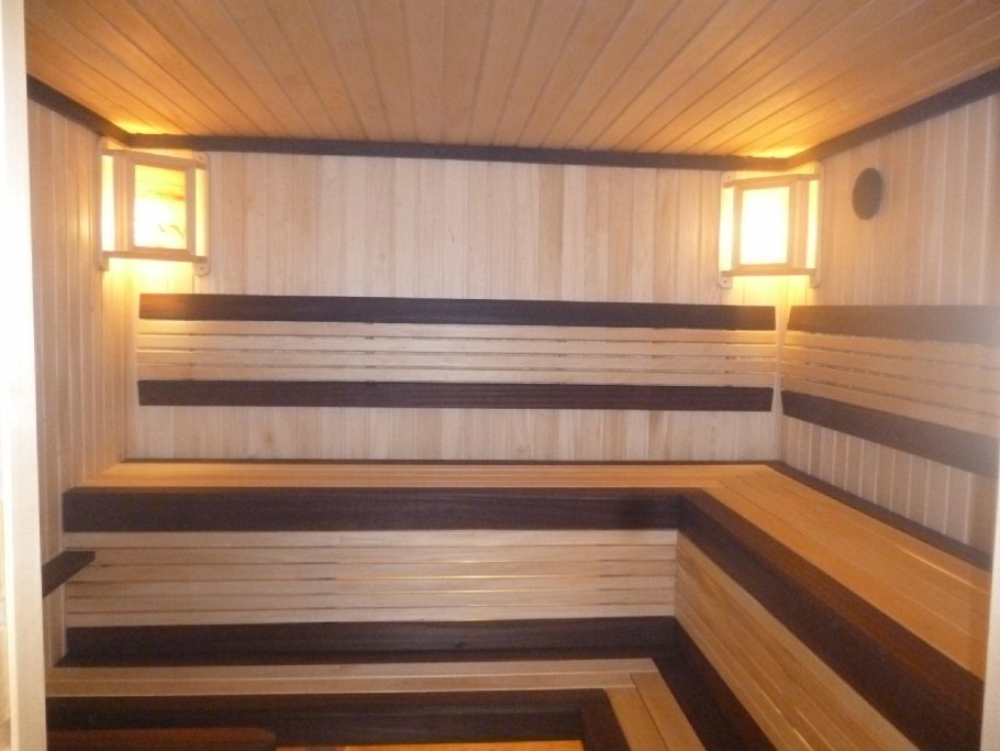 Комбинированная обшивка бани вагонкой