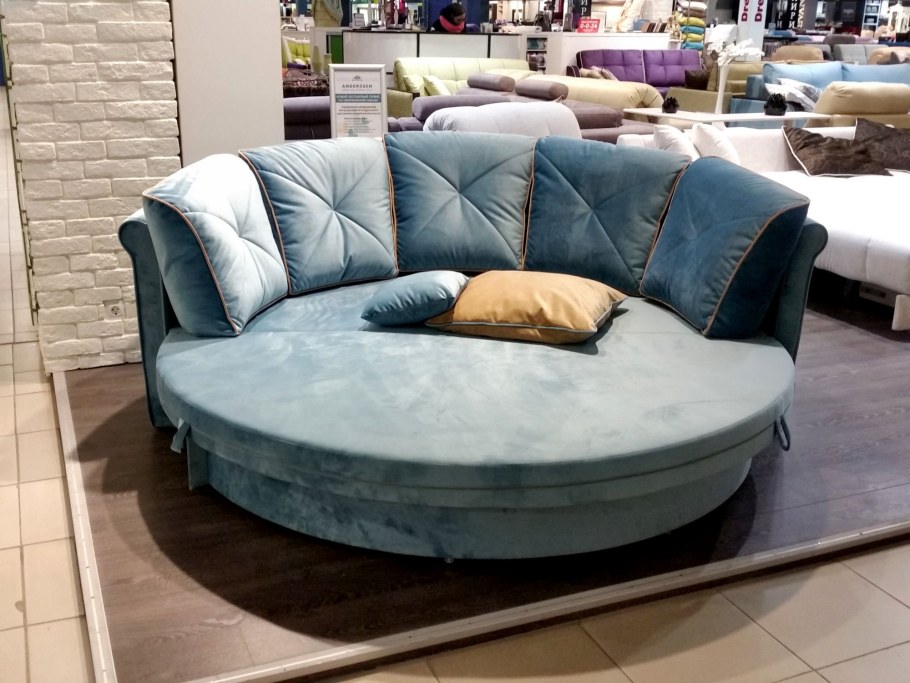 Полукруглый диванчик