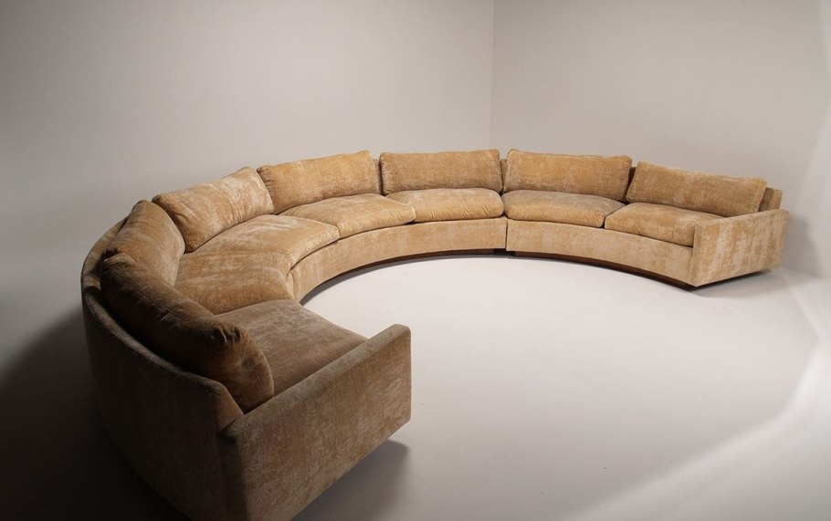 Круглый диван