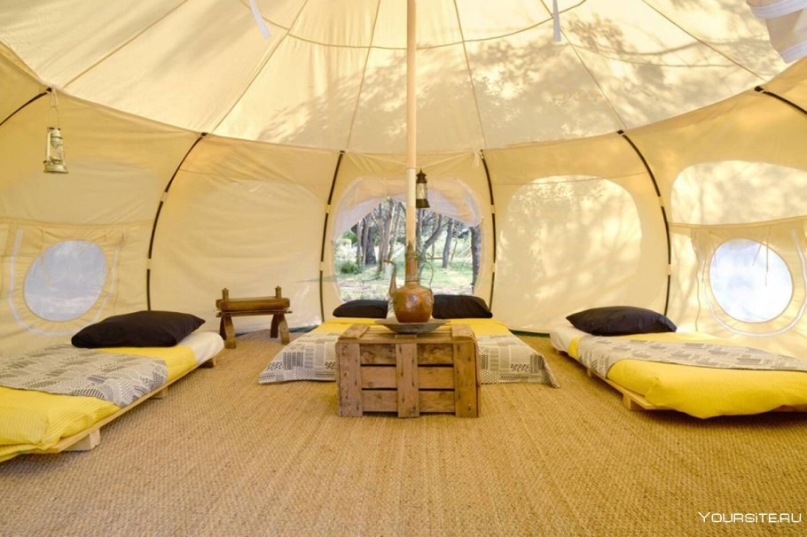 Палатка в пустыне