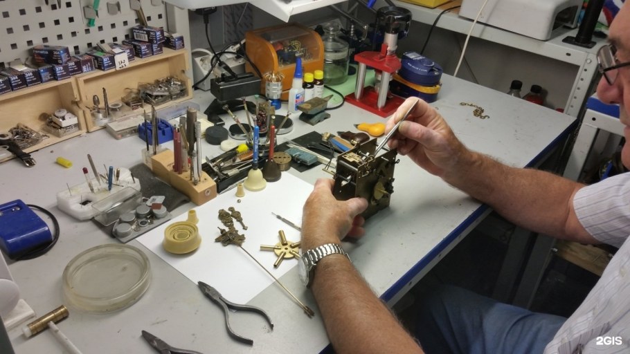 Оборудование для ремонта часов