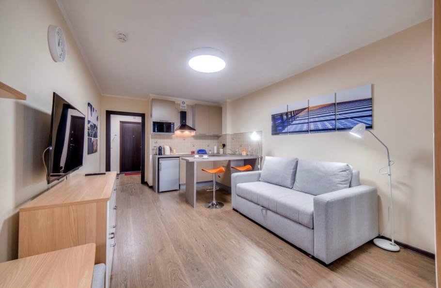 Обеденная зона в небольшой гостиной