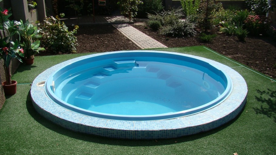 Бассейн на дачном участке