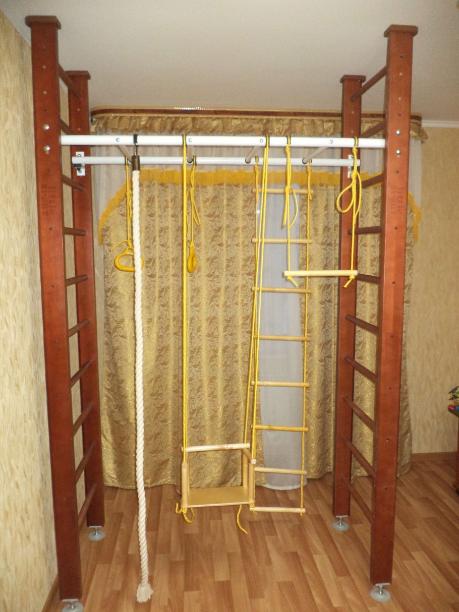 Шведская стенка в интерьере детской