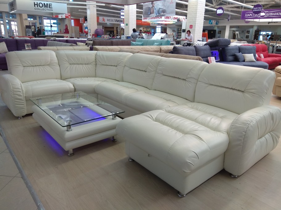 Мягкий уголок в гостиную