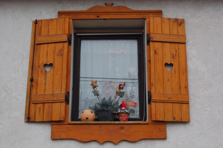Декоративные ставни на окна