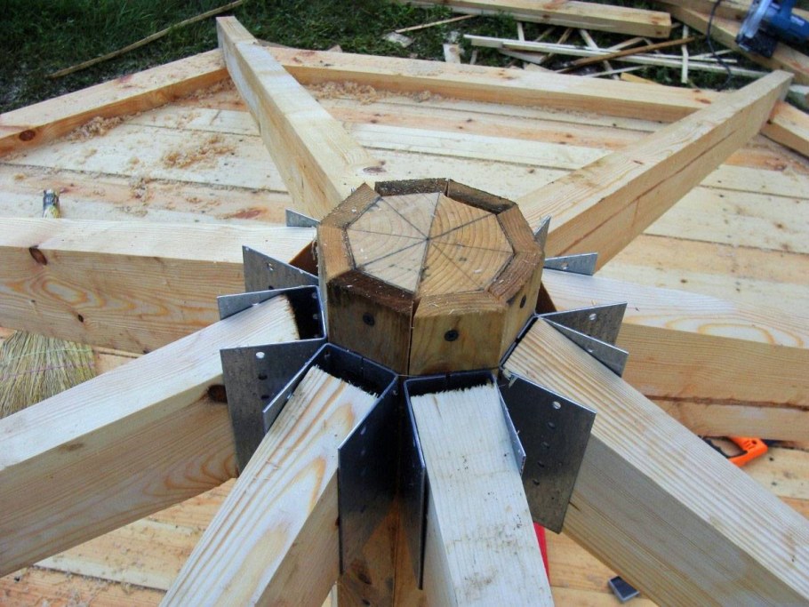 Стропильная система восьмиугольной крыши беседки
