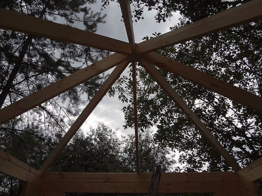 Конусная крыша беседки