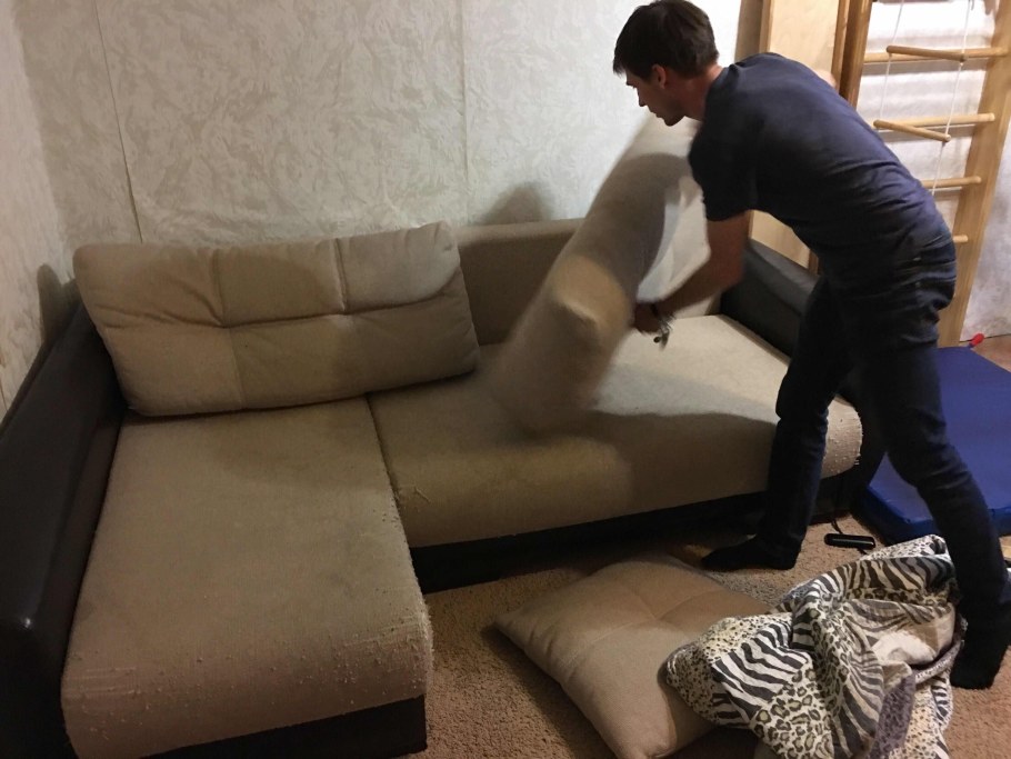 Перетягивание дивана