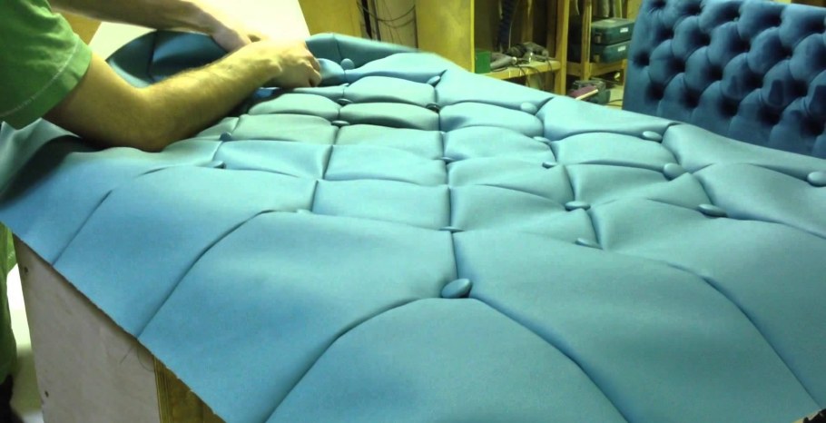 Обтяжка кровати кожей без каретной стяжки с поролоном