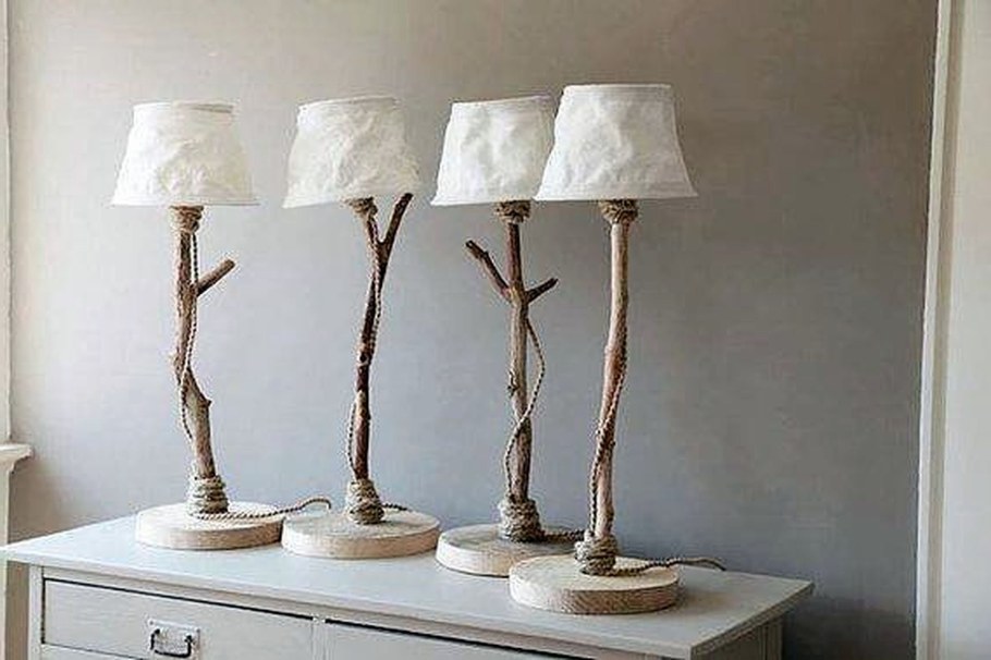 Кровать из стволов деревьев