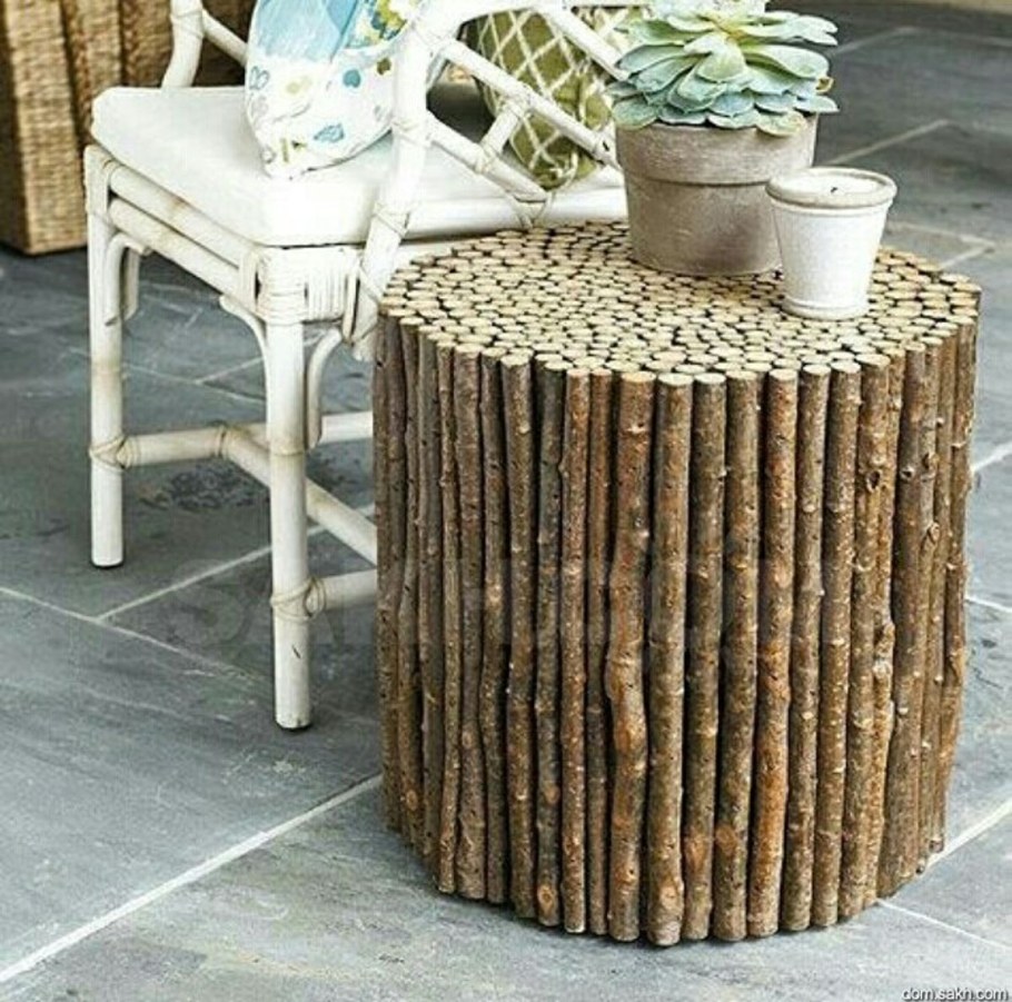 Скамейки из бревна для дачи