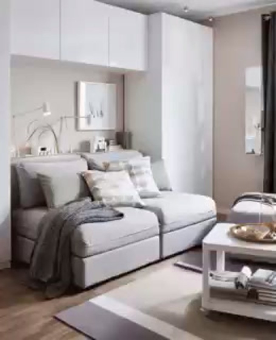 Кровать в гостиной