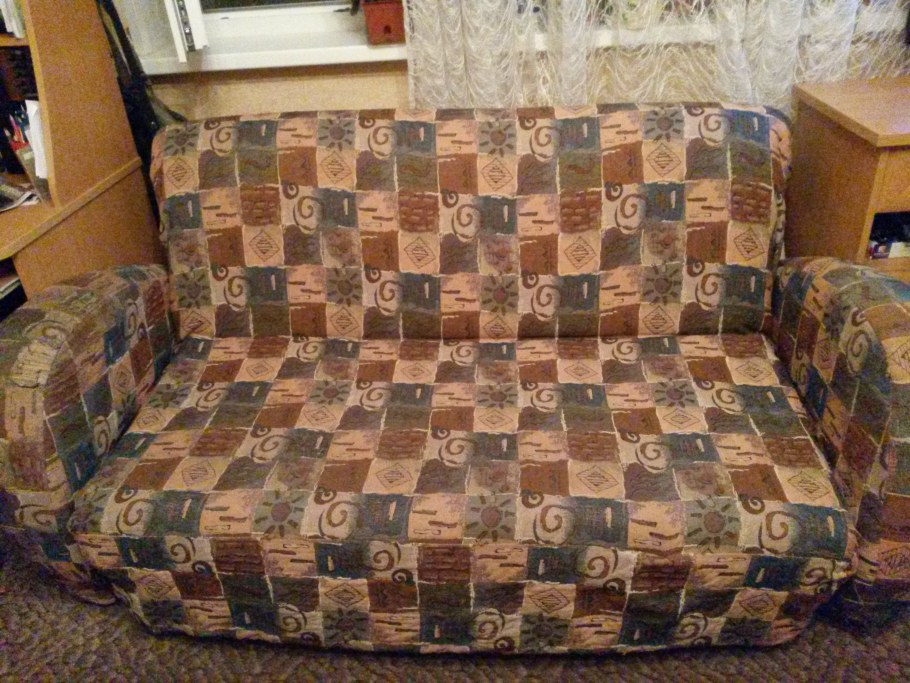 Спальный диван даром