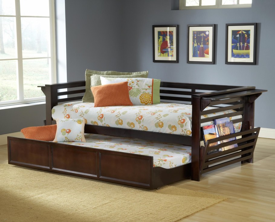 Тахта с выдвижным спальным местом