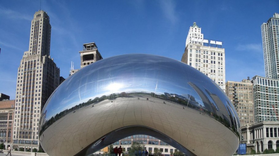 Зеркальный монумент в Чикаго