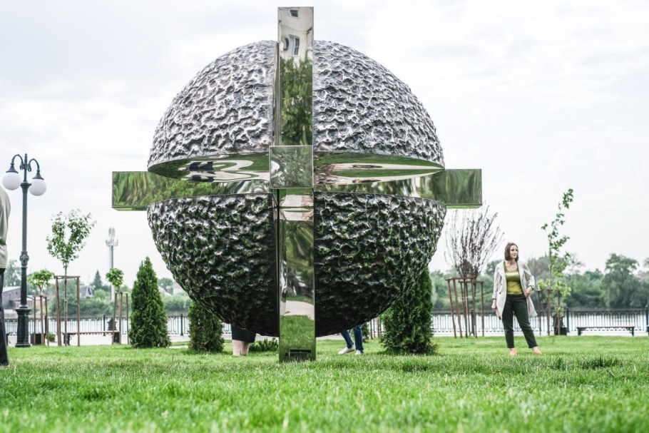 Облачные врата Аниш Капур 2006