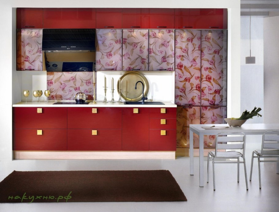 Черная кухня с патиной