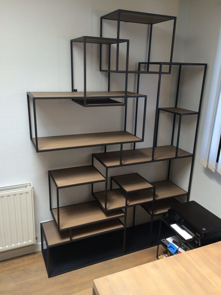 Полки на металлическом каркасе