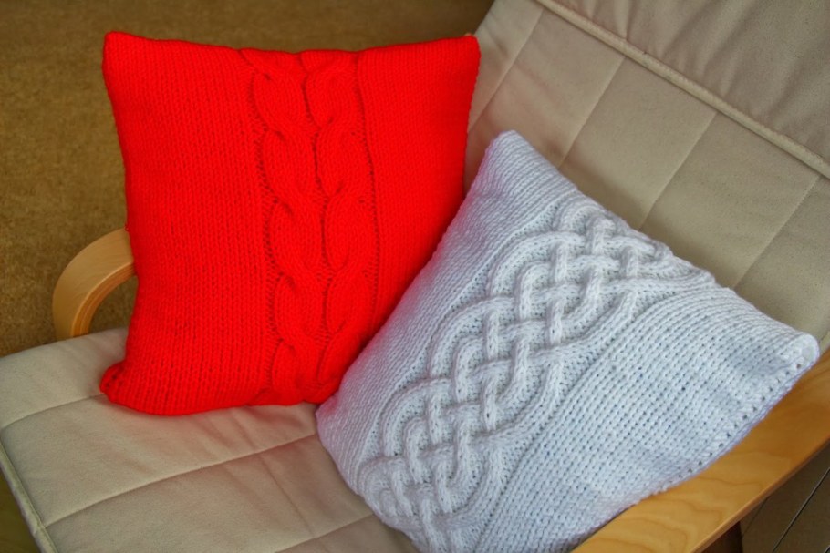 Вязаные подушки