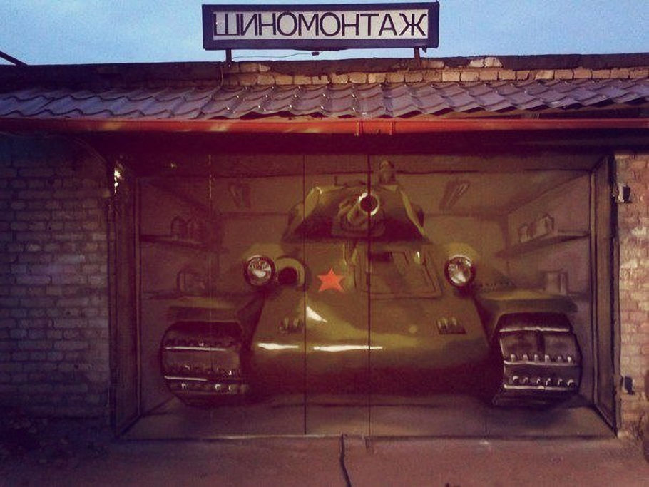 Рисунки на воротах гаража