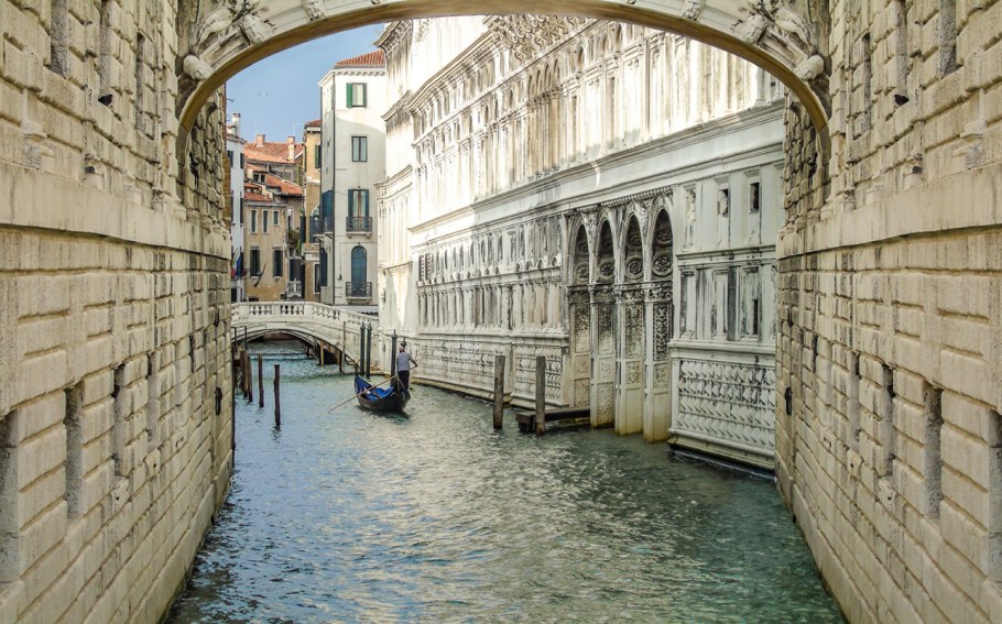 Вертикальные фрески на стену