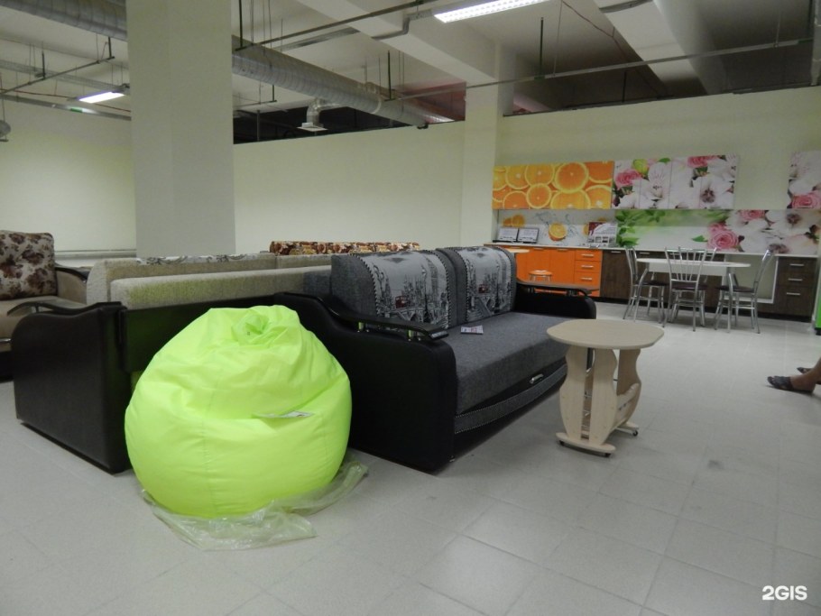 Кухонный гарнитур красный с фотопечатью на фасадах